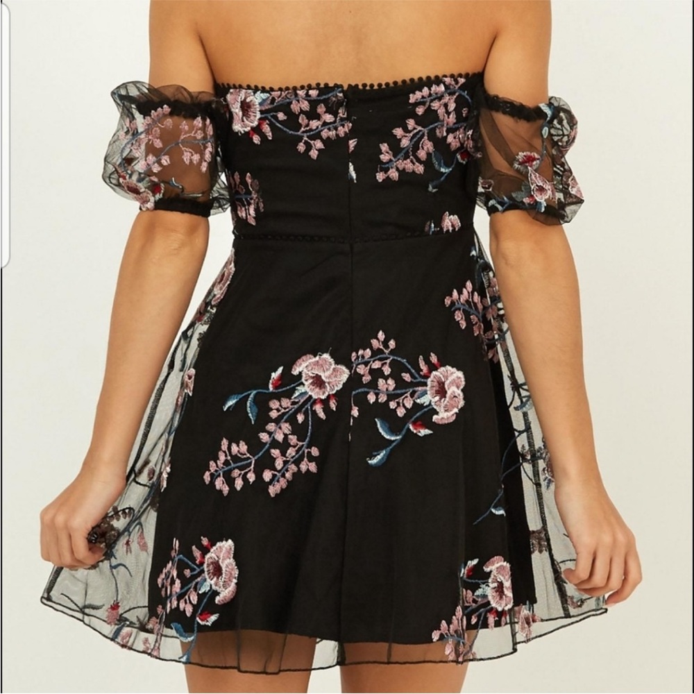 Showpo Women’s NWT Honey Black & Pink Floral Embroidered Over-The-Shoulder Dress - Picture 2 of 11